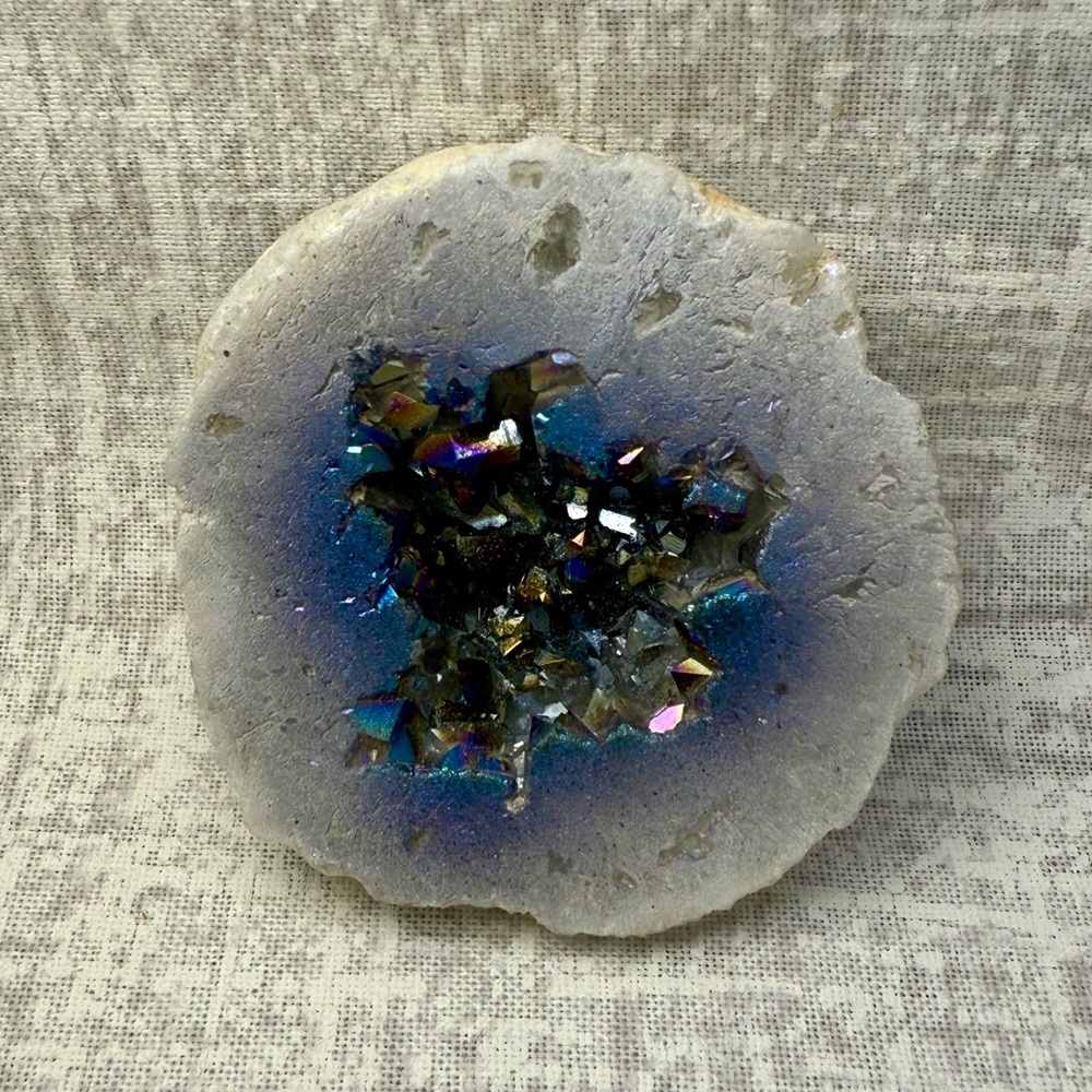 NWT Aura Quartz Geode w/Rainbow Crystals (Approx 1.75”) - Picture 2 of 6